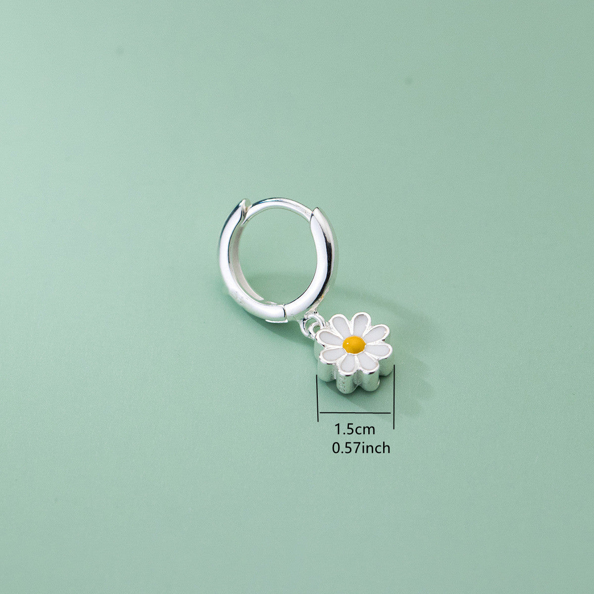 Women's Short Daisy Earrings